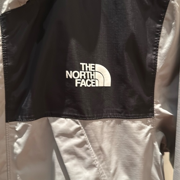 The North Face Gray and Black Jacket - Picture 6 of 7
